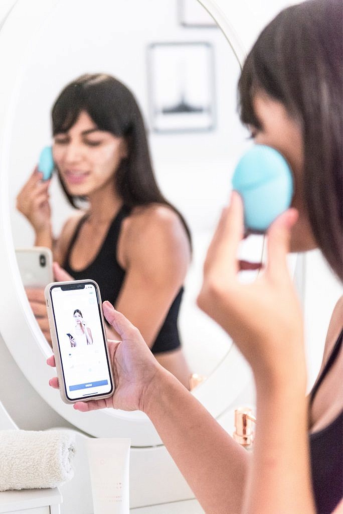 Pulizia del viso intelligente con FOREO LUNA mini 3, FOREO For You app per smartphone